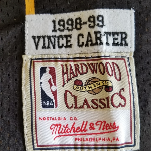 VINCE CARTER TORONTO RAPTORS GOLD THROWBACK JERSEY - Picture 6 of 8